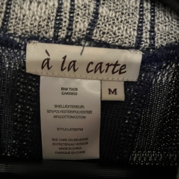 A La Carte Women’s Sweater. Blue/White.Long Sleeve Pullover. Slit in Back.Hi/Low - Picture 3 of 3